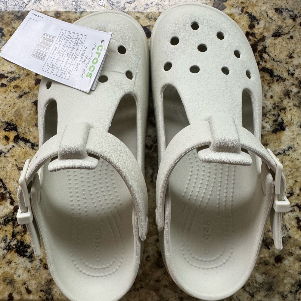 CROCS Women’s Mary Jane’s Size 6